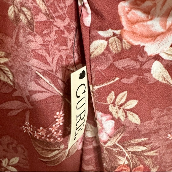 NWT. Cure 3X floral blouse top. Approx. 27” armpit to armpit and 31” long. - Picture 6 of 15
